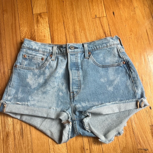 Levi's Jean Short - Picture 2 of 5